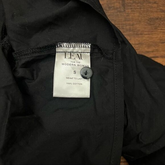 Leau coval cropped button up black top - Picture 5 of 9